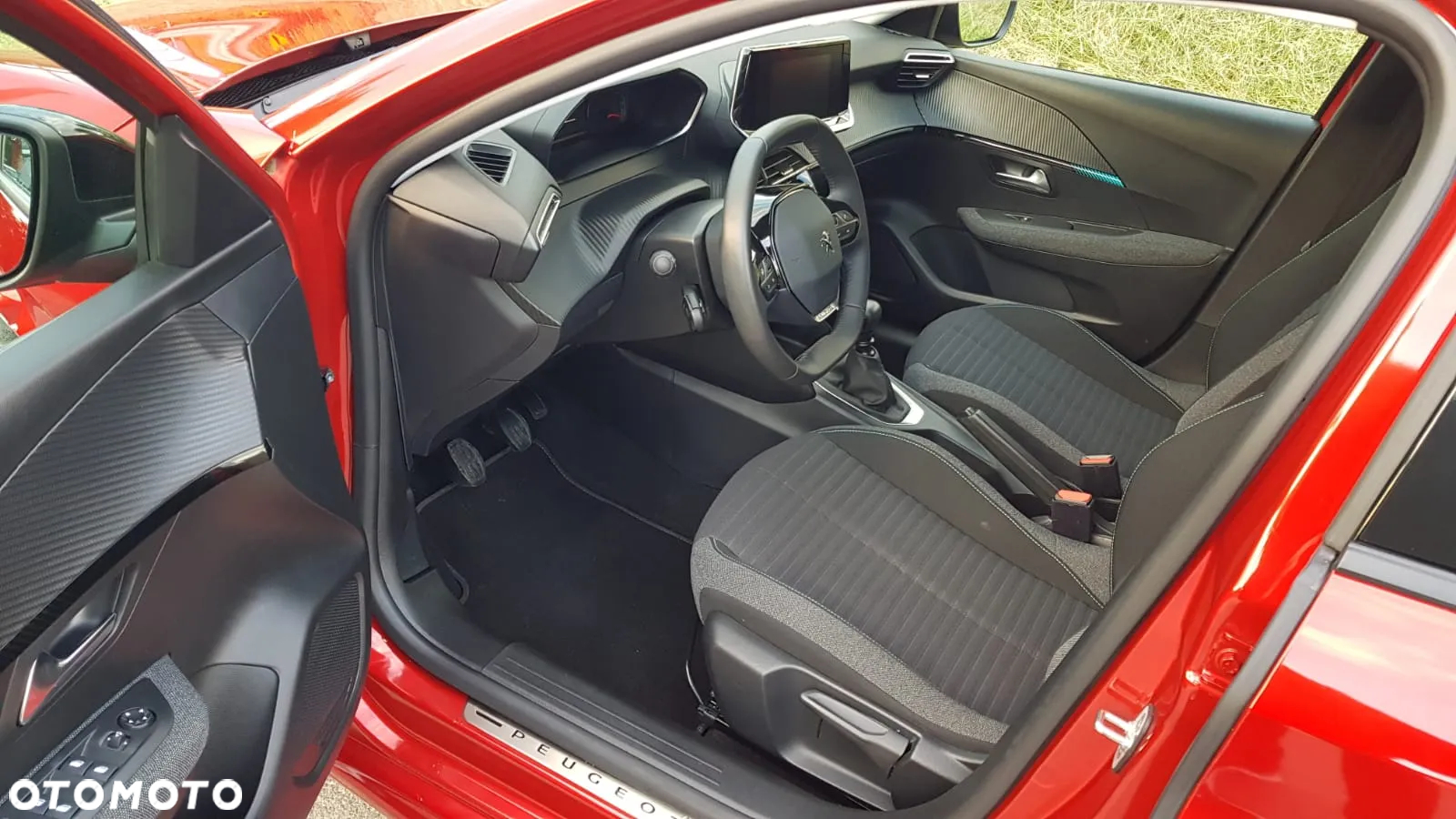 Peugeot 208 - 10