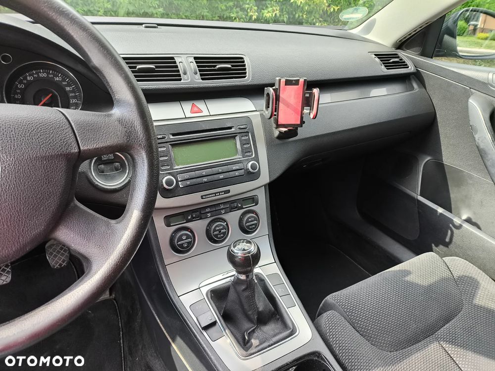Volkswagen Passat 1.6 Comfortline - 18