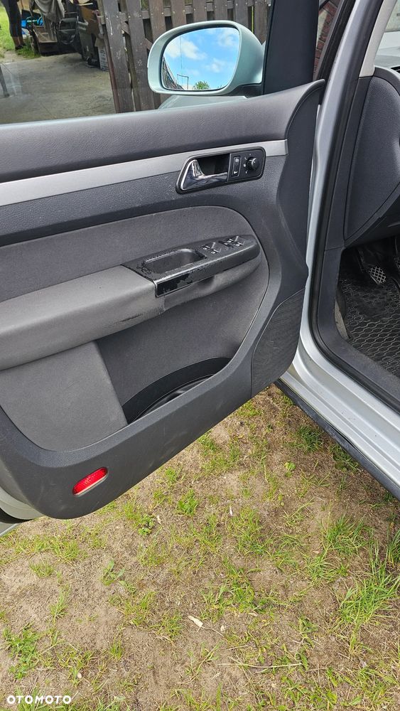 Volkswagen Touran 1.9 TDI Trendline - 28