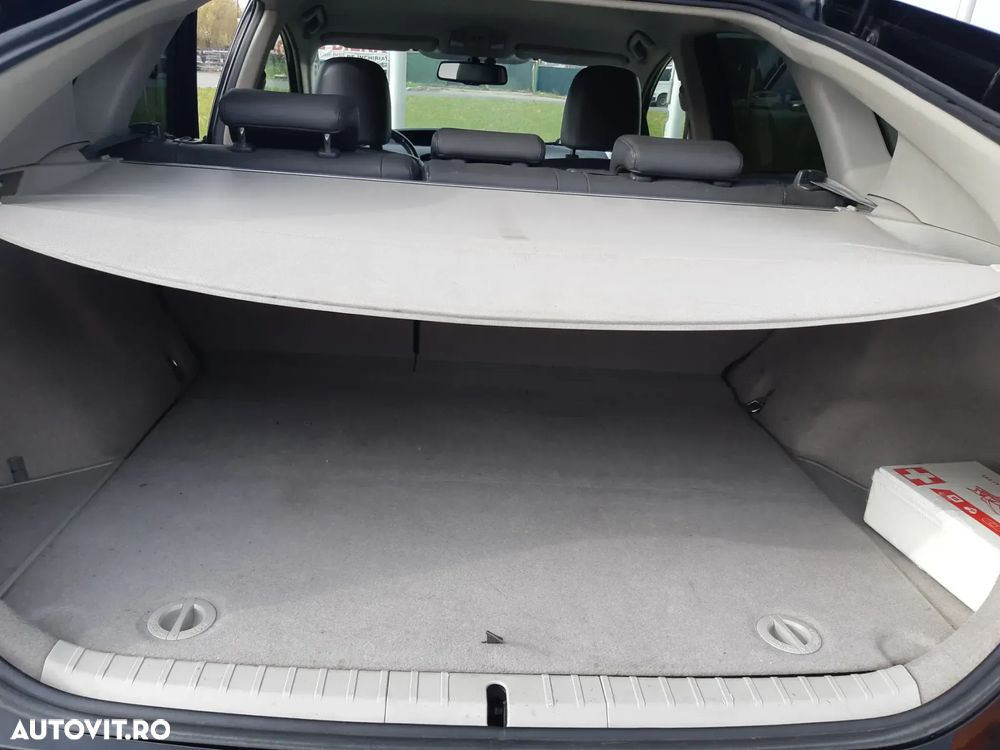 Toyota Prius (Hybrid) - 5