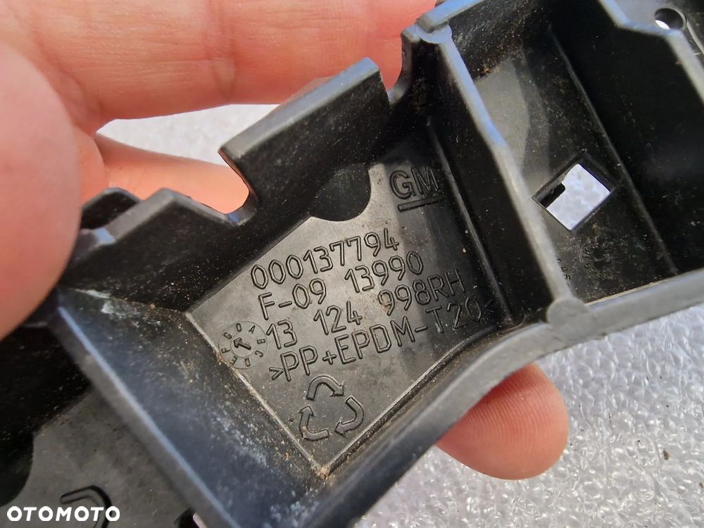 OPEL ZAFIRA B , B LIFT 04-10 PRAWY ŚLIZG / MOCOWANIE ZDERZAKA PRZEDNI PRZÓD , NR 13124998 , NR AUKCJI MS156 - 5