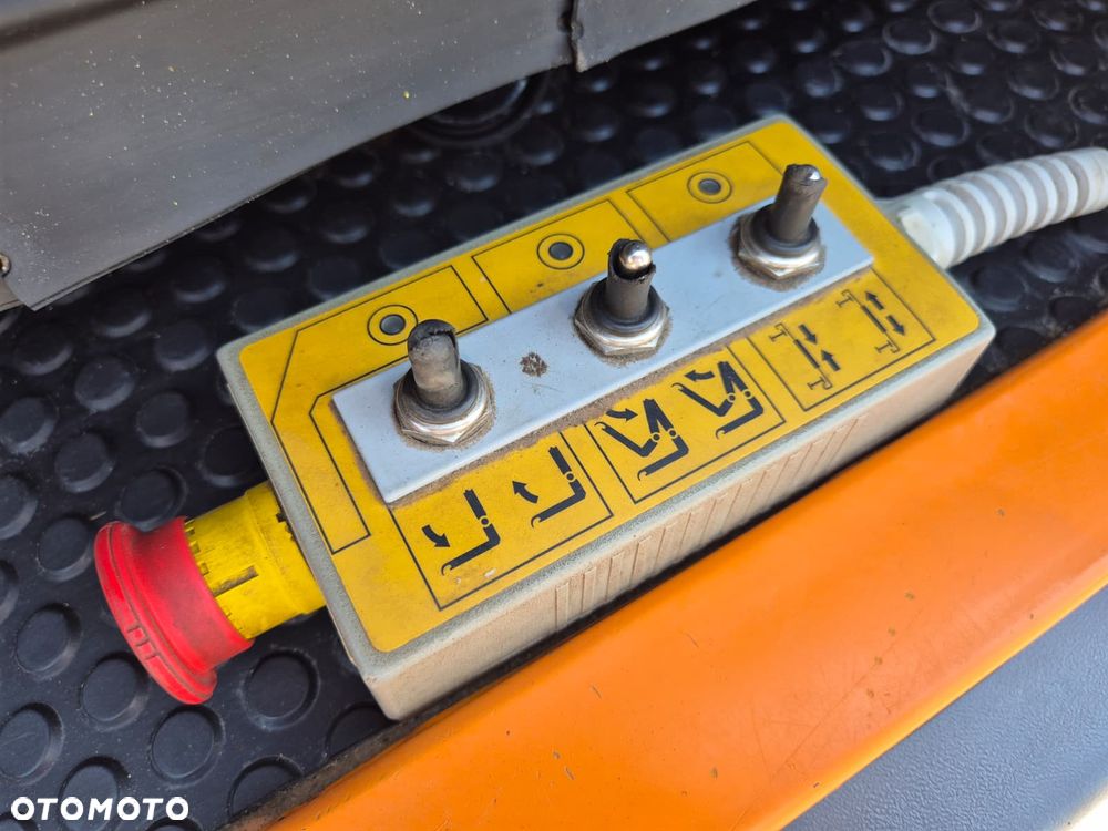 Inny AEBI MT740-S / 4X4 / POJAZD KOMUNALNY / PŁUG BUCHER / SOLARKA / PIASKARKA / HAKOWIEC / POJAZD SPECJALNY / SERWISOWANY / BEZWYPADKOWY / ODŚNIEŻANIE DRÓG / EURO 6 - 25