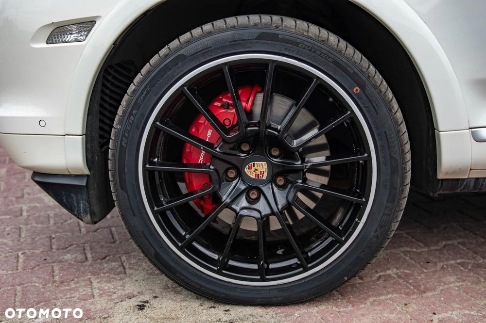 Porsche Cayenne Turbo - 25