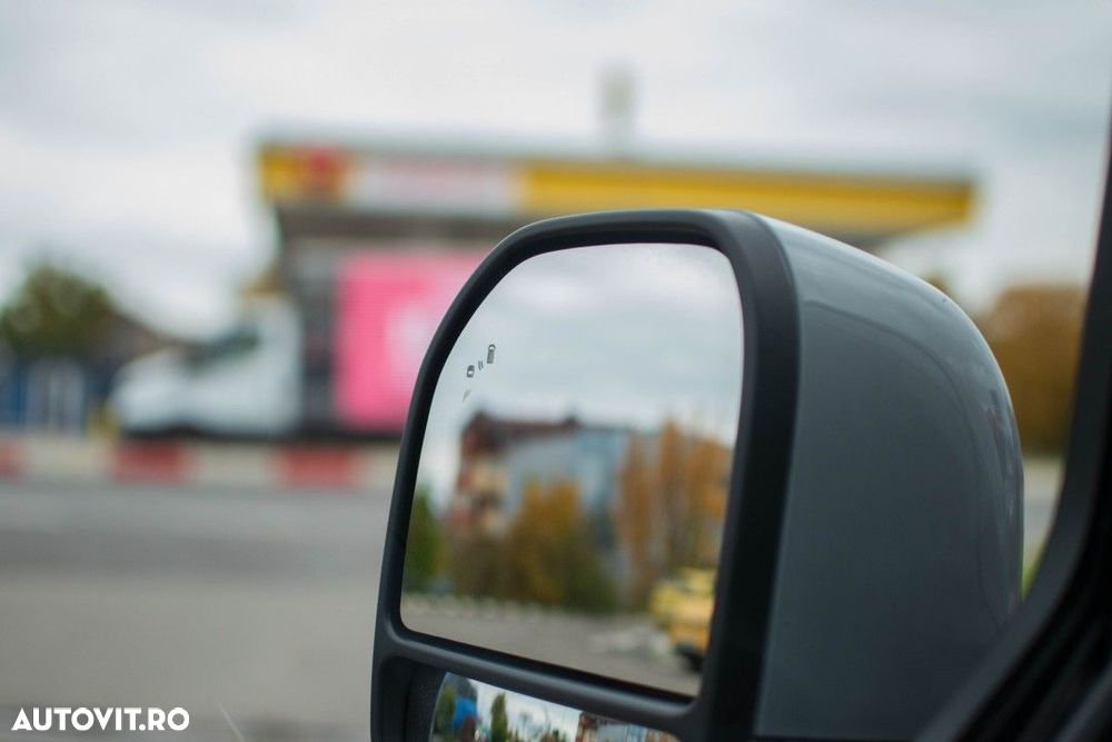 Ford Tourneo Custom - 34