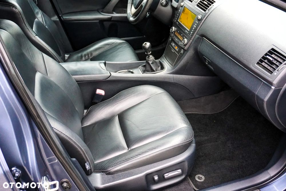 Toyota Avensis 2.0 Prestige NAVI - 6