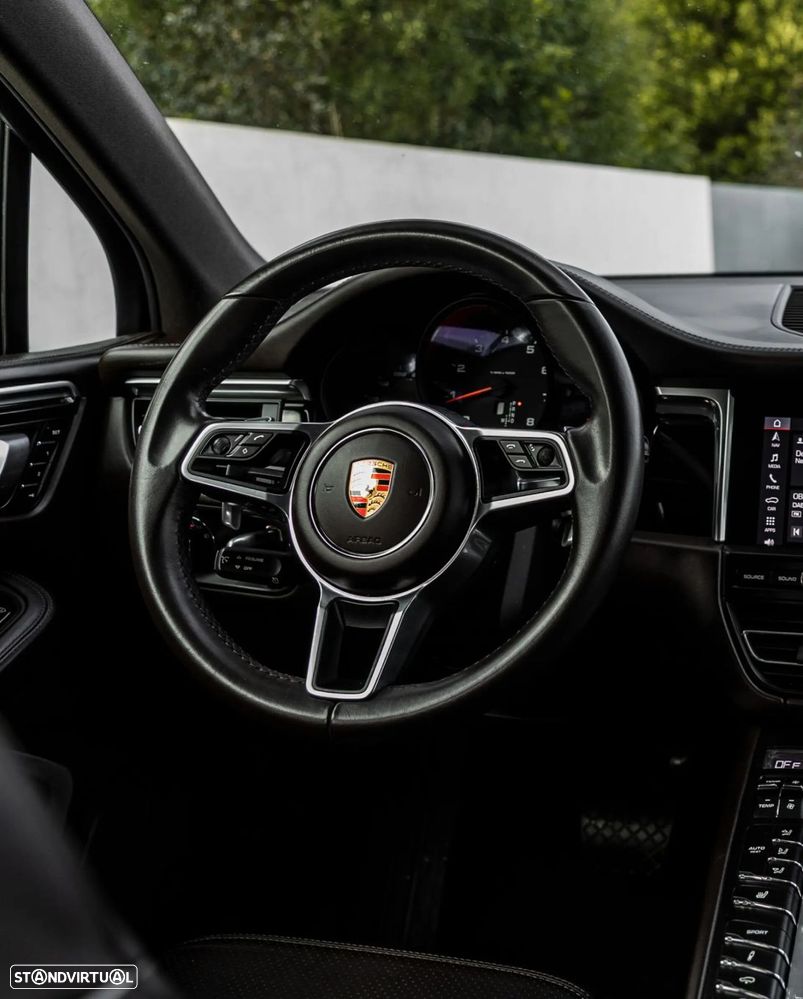 Porsche Macan - 24
