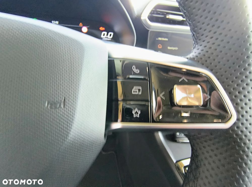MG ZS Hybrid+ - 11