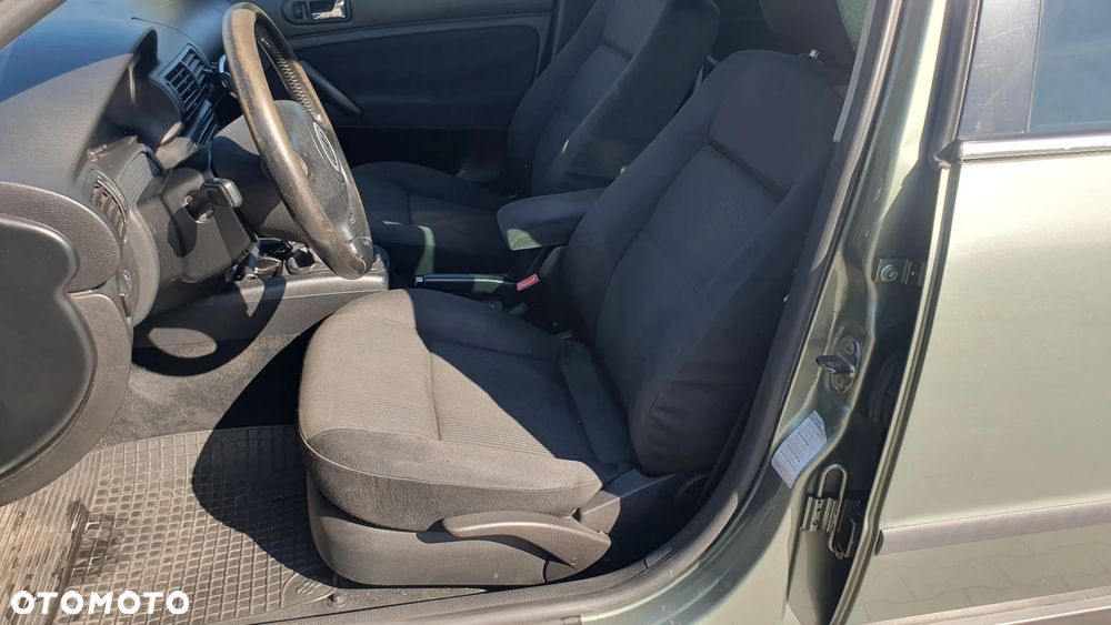 Volkswagen Passat 1.6 Comfortline - 12