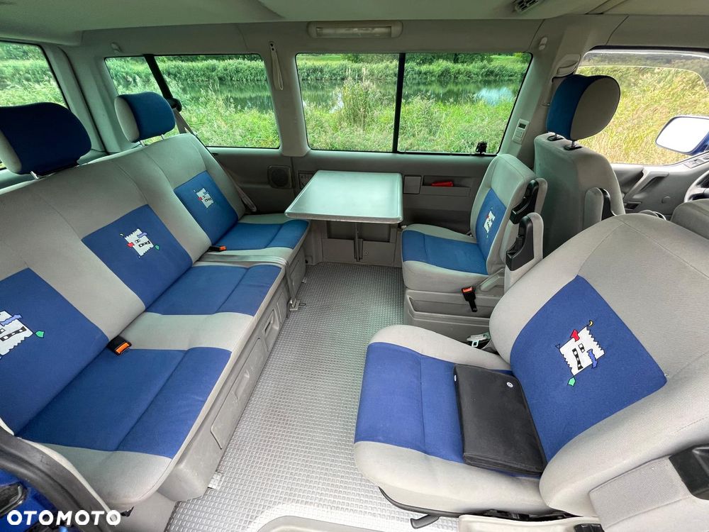 Volkswagen Multivan - 24