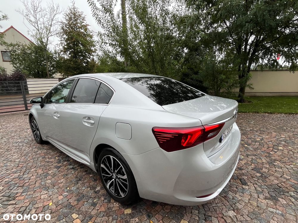 Toyota Avensis 1.8 Premium - 12