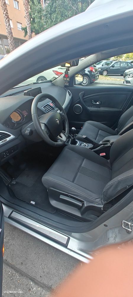 Renault Mégane Break 1.5 dCi Dynamique S - 4