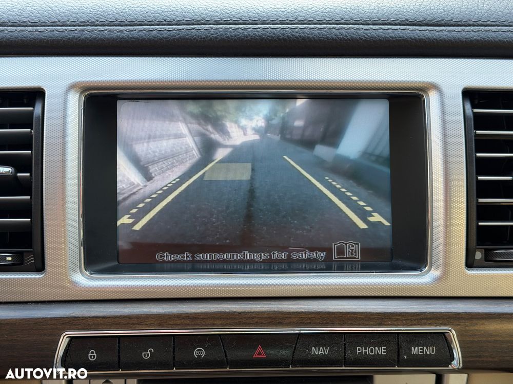 Jaguar XF 2.2D Premium Luxury - 18