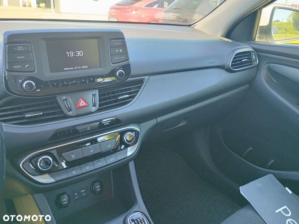 Hyundai i30 1.6 D Classic + - 21