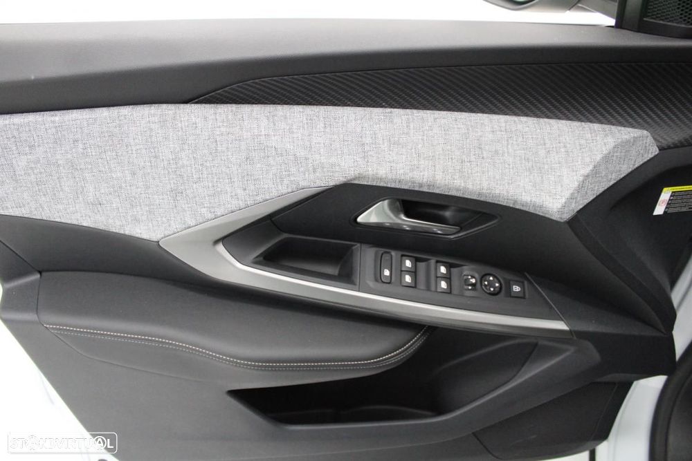 Peugeot E-3008 73 kWh Allure - 10