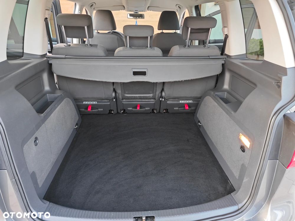 Volkswagen Touran - 22