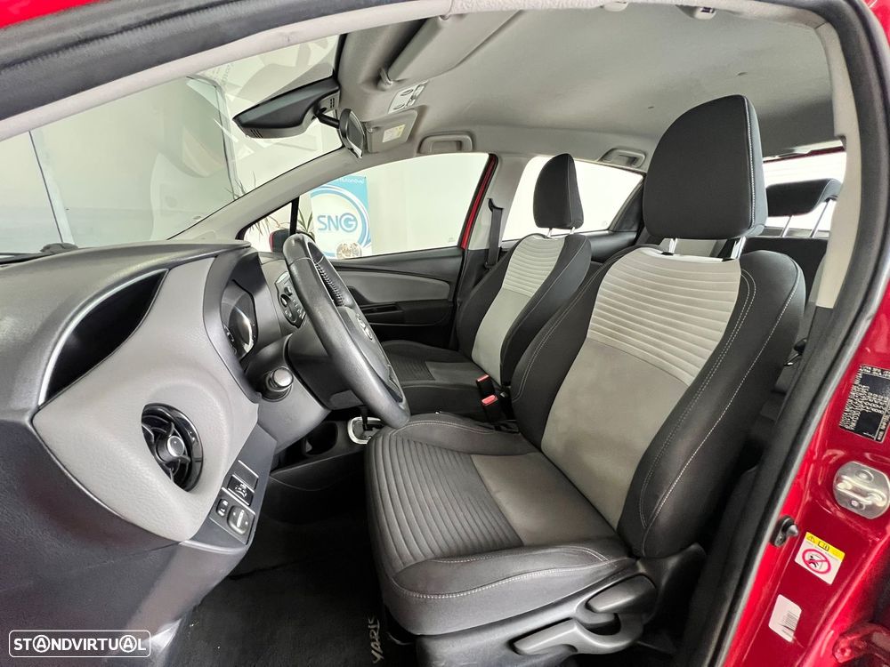 Toyota Yaris 1.5 HSD Comfort +P.Style+P.Techno - 9