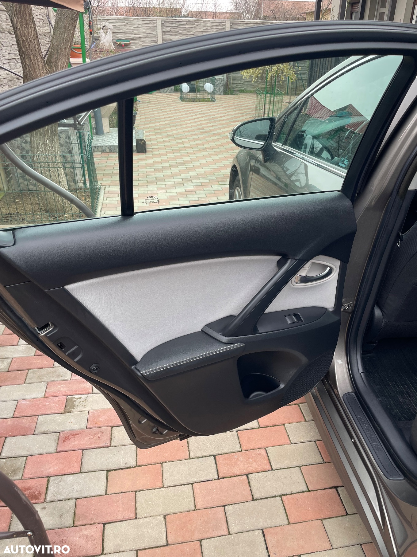 Toyota Avensis 2.0 D-4D Executive - 14