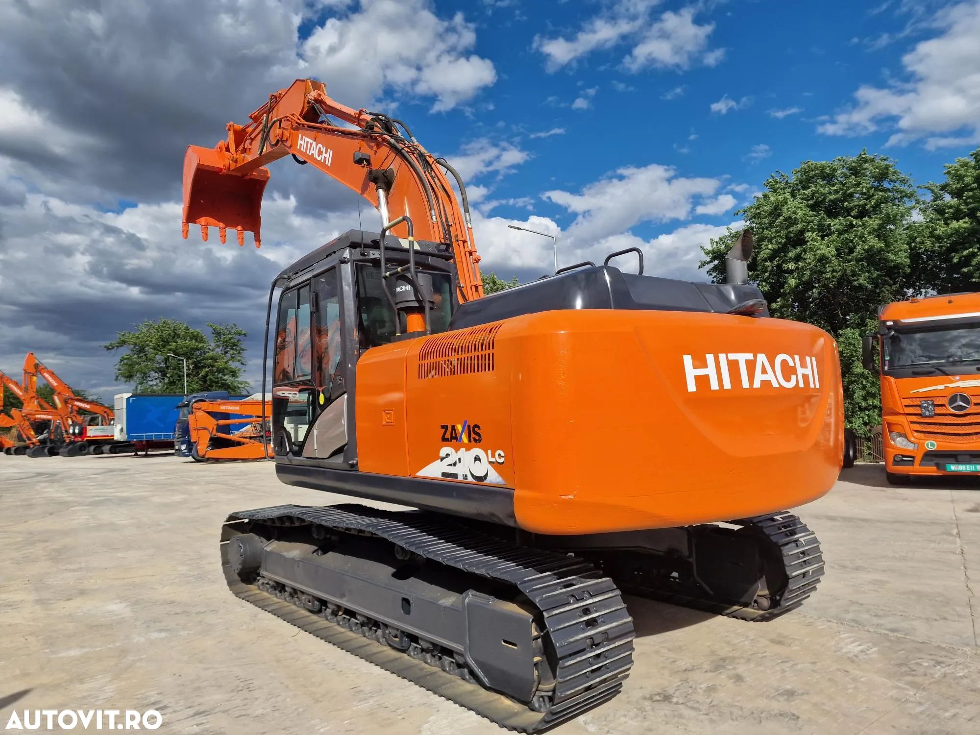 Hitachi ZX210, 23t, cupa 1,3mc NOUA, 12.487h-46900 Eur+Tva, camera spate, instalatia picon, 3 pompe hidraulice HITACHI, protectie acoperis cabina, AC, produs in JAPONIA, posibilitate leasing 46.900 EUR+Tva - 1