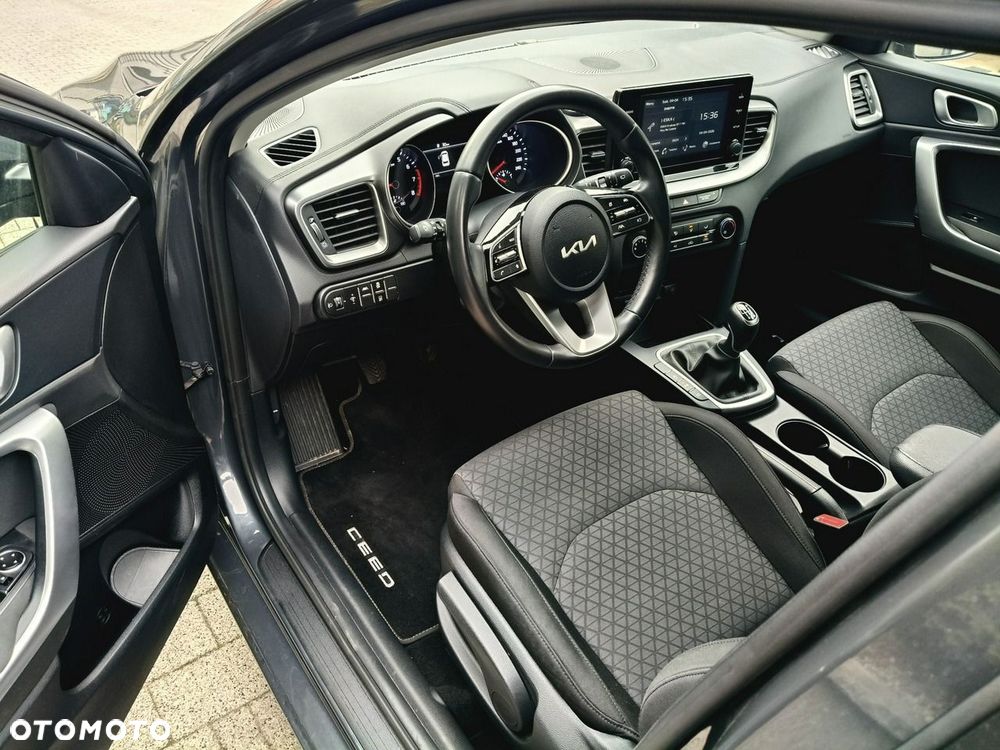 Kia Ceed - 8