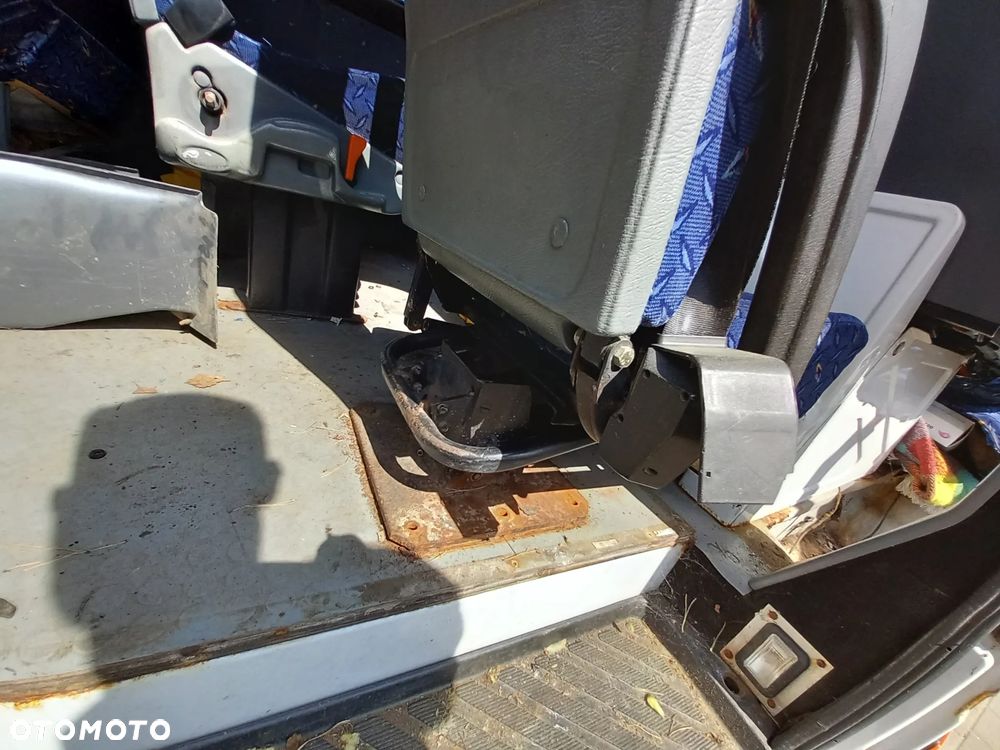 MERCEDES SPRINTER 903 KOMPLET FOTELI AUTOBUS ŁADNE 14 MIEJSC PODŁOKIETNIK - 4