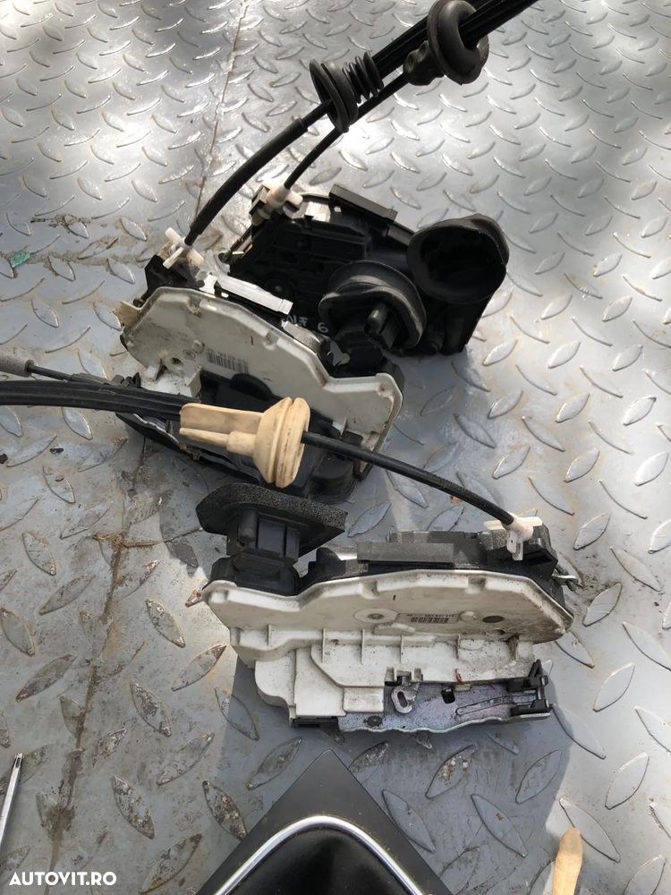 Broasca usa stanga/dreapta fata spate Volkswagen Golf 6 - 8