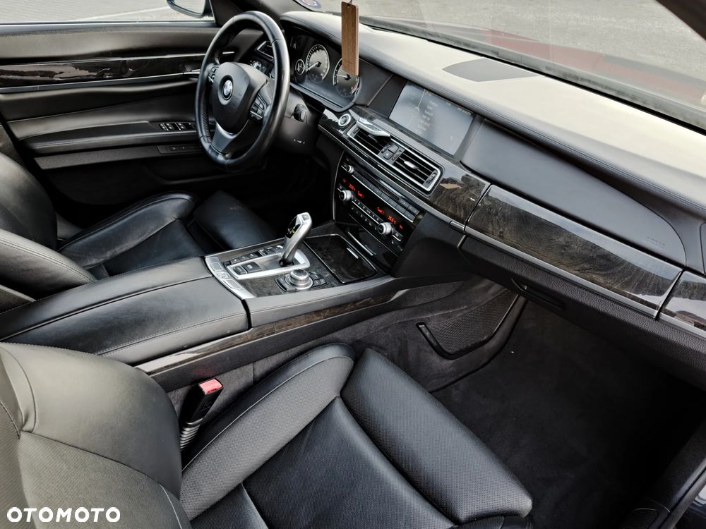BMW Seria 7 740d - 24