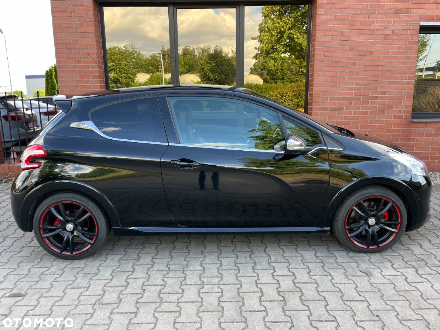 Peugeot 208 GTI 200 THP - 33