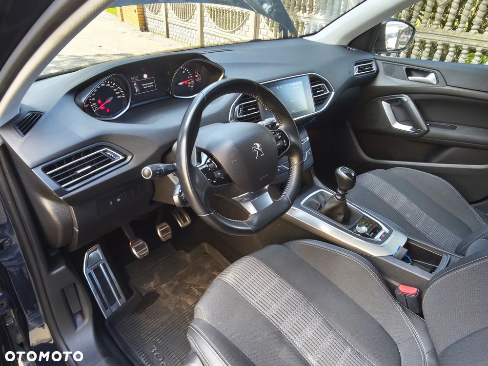 Peugeot 308 1.5 BlueHDi Allure S&S - 30