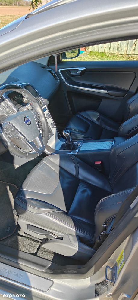 Volvo XC 60 D4 Drive-E Ocean Race - 11