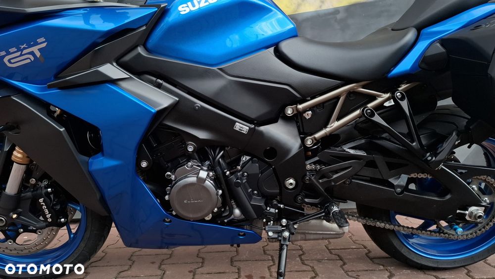 Suzuki GSX - 16