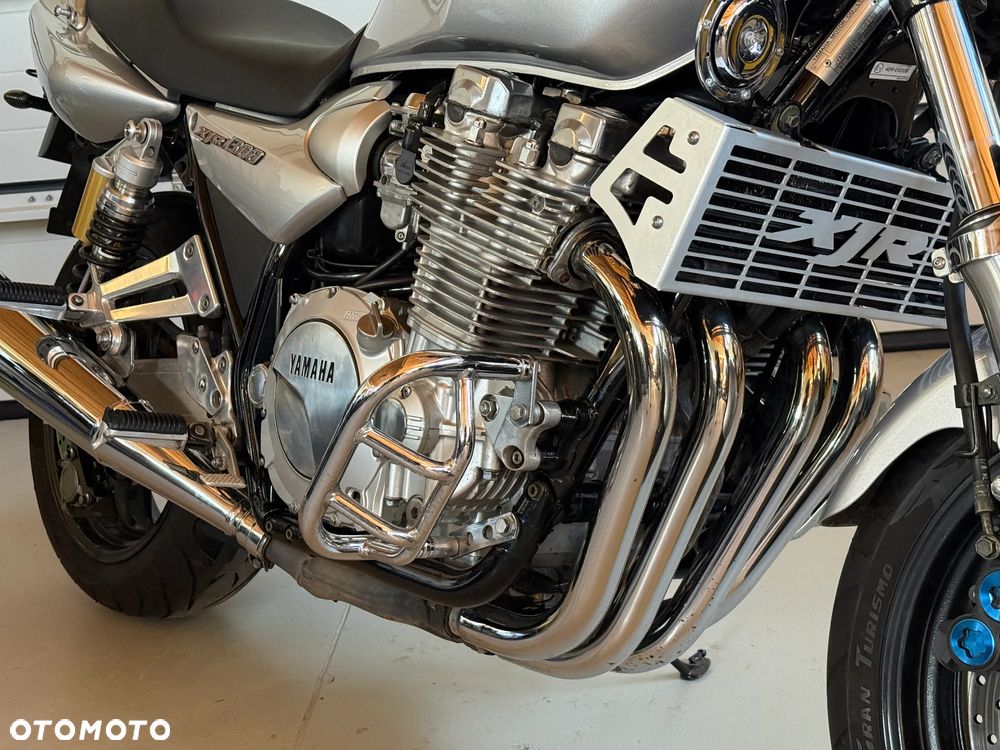 Yamaha XJR - 16