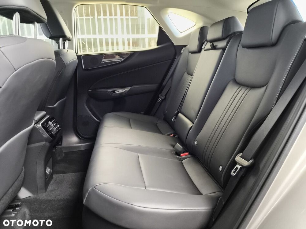 Lexus NX 350h Business AWD - 14