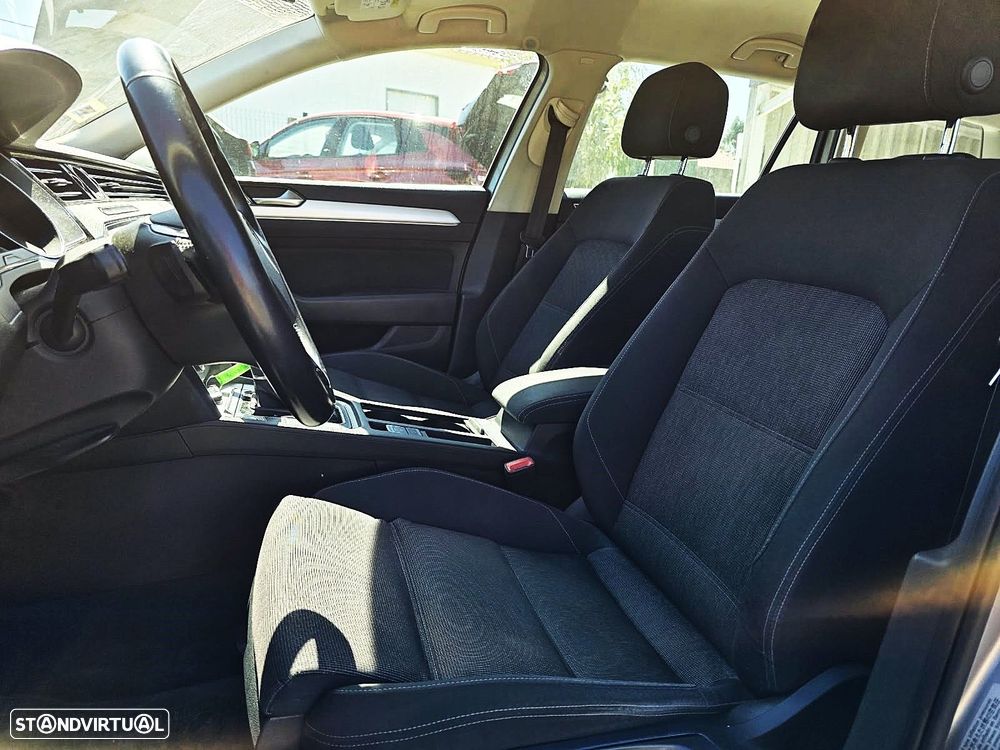 VW Passat Variant 1.6 TDI Confortline DSG - 9