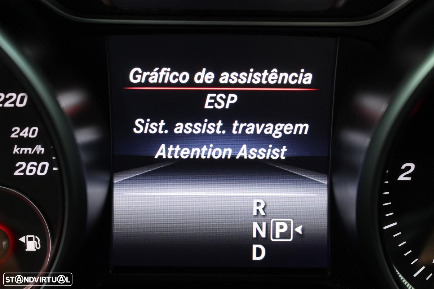 Mercedes-Benz GLA 180 d 7G-DCT - 28