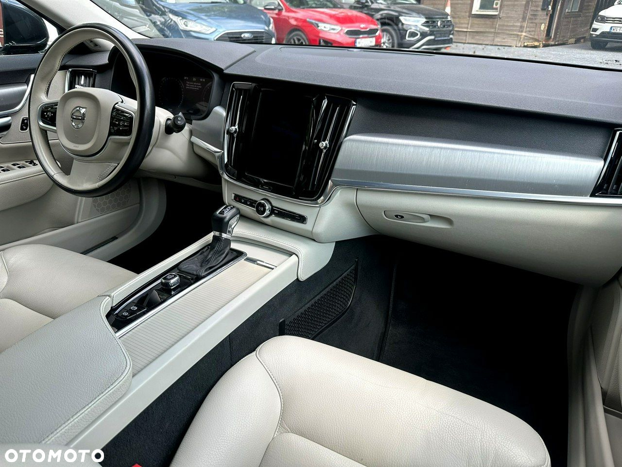Volvo V90 D5 AWD Momentum - 21