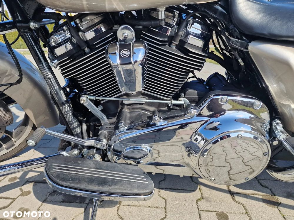 Harley-Davidson Touring Street Glide - 21