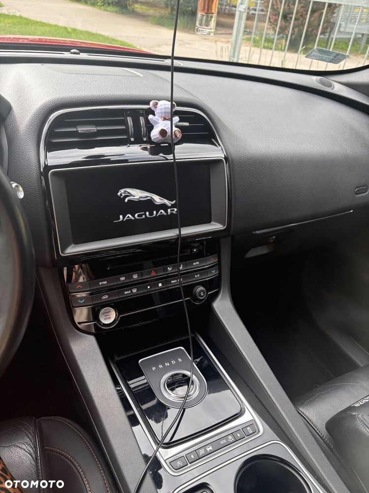Jaguar F-Pace 2.0 i4D AWD Prestige - 11