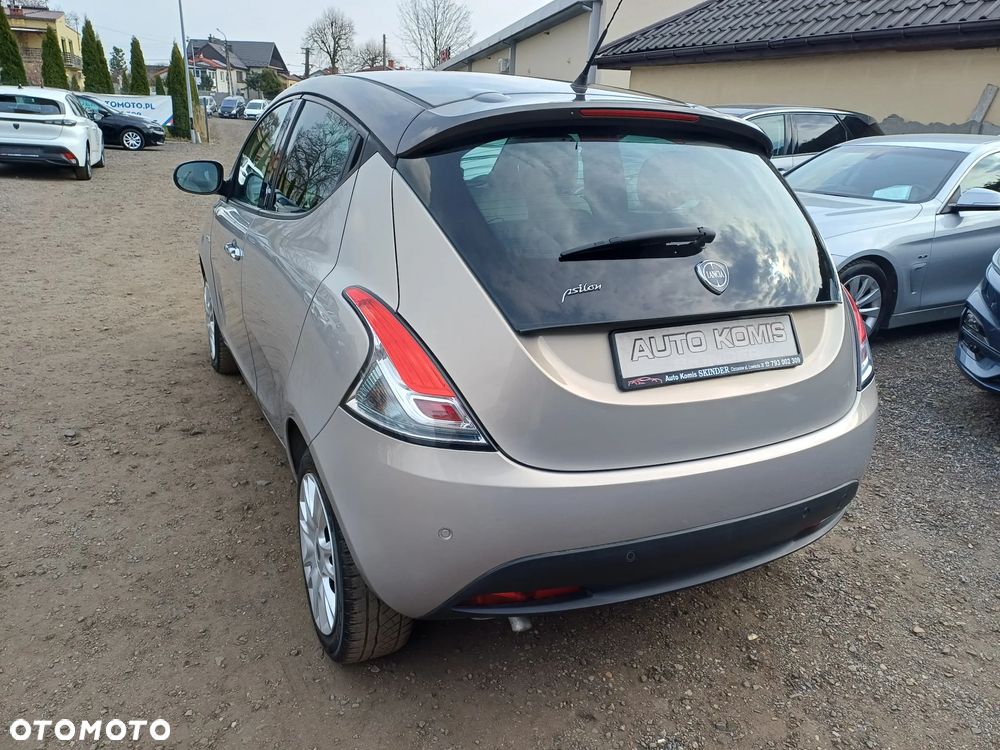 Lancia Ypsilon 1.2 8V Platino (4 os.) - 5