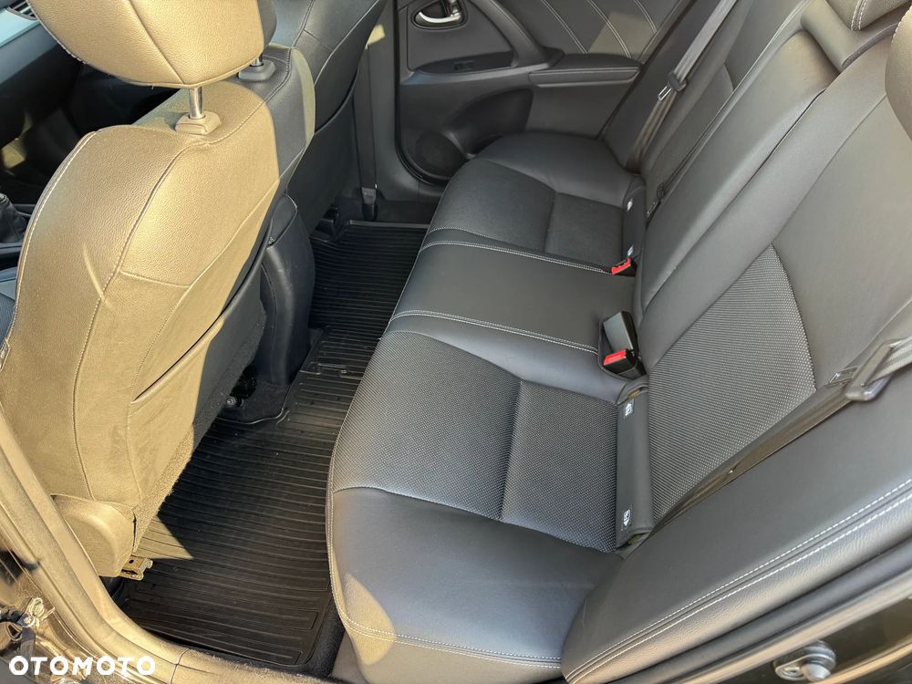 Toyota Avensis 2016 photo 5