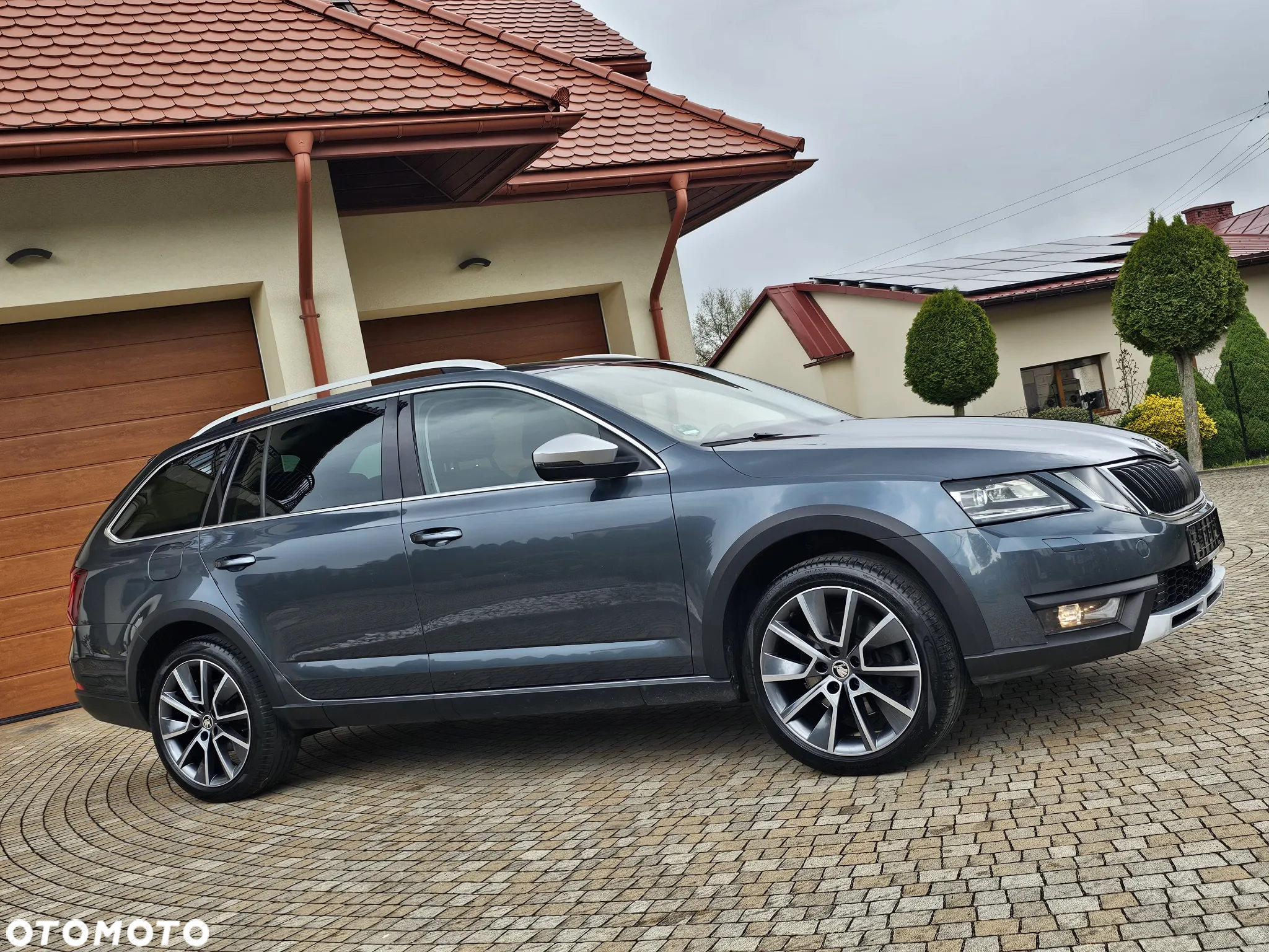 Skoda Octavia Combi 2.0 TDI 4x4 DSG Scout - 13