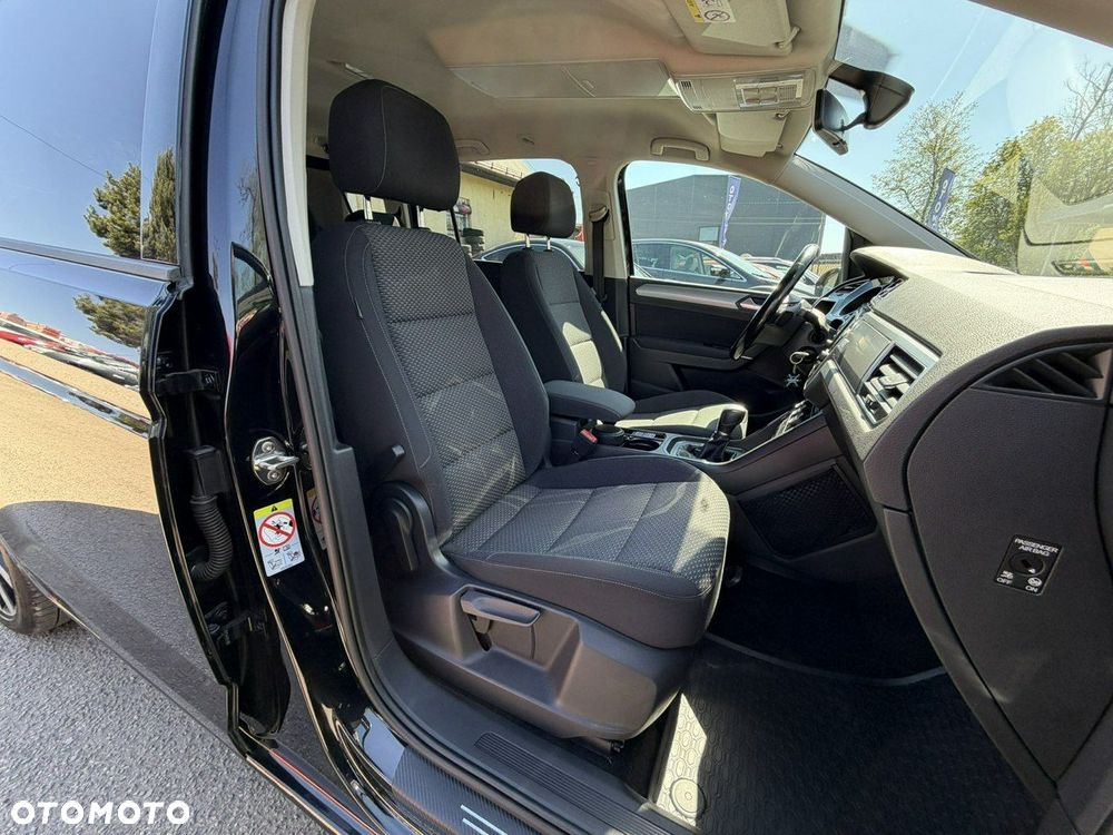 Volkswagen Touran - 25