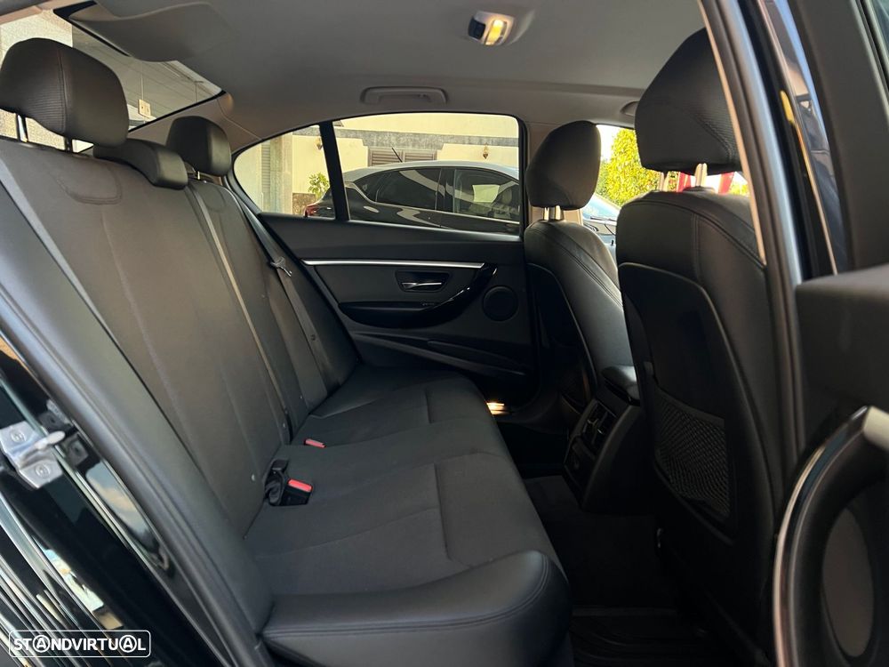 BMW 318 d Line Sport Auto - 24
