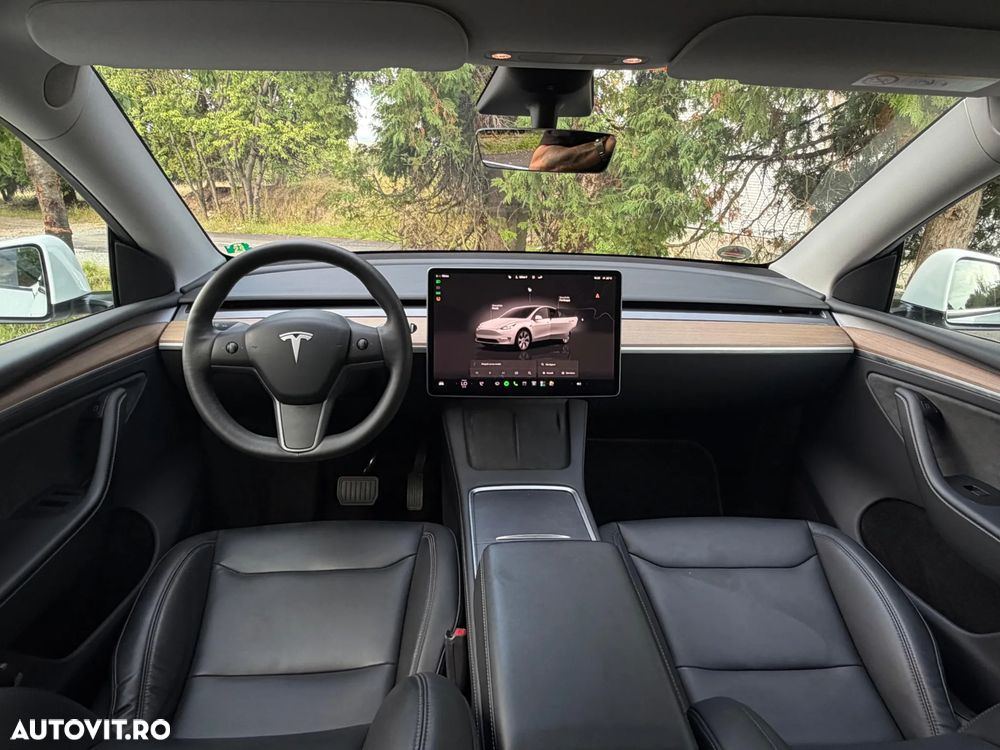 Tesla Model Y Long Range Dual Motor AWD - 24