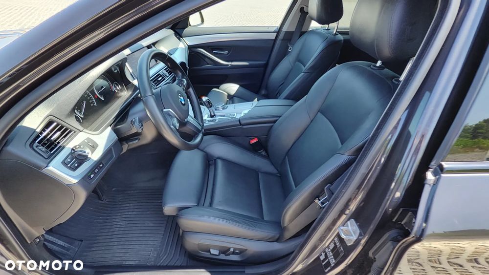 BMW Seria 5 525d Sport-Aut Luxury Line - 12