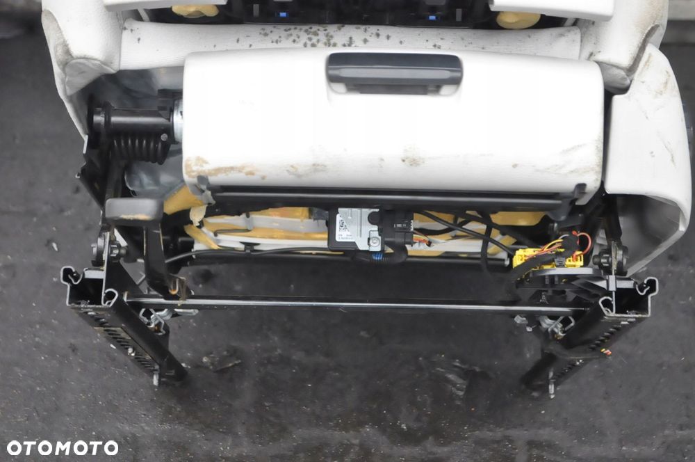 MERCEDES W176 FOTELE KANAPA JASNA SKÓRA - 14