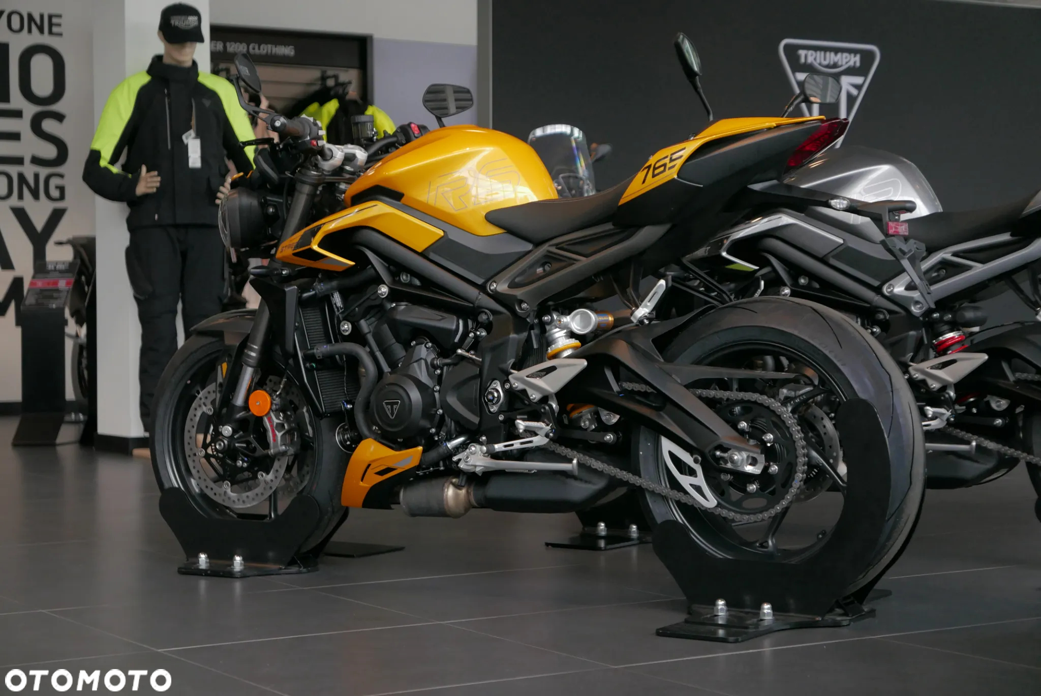 Triumph Street Triple - 16