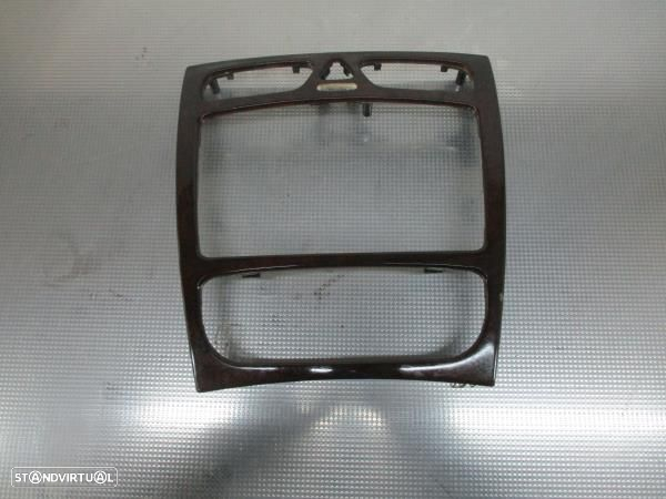 Moldura / Estrutura Consola Central / Rádio Mercedes-Benz C-Class (W20 - 2