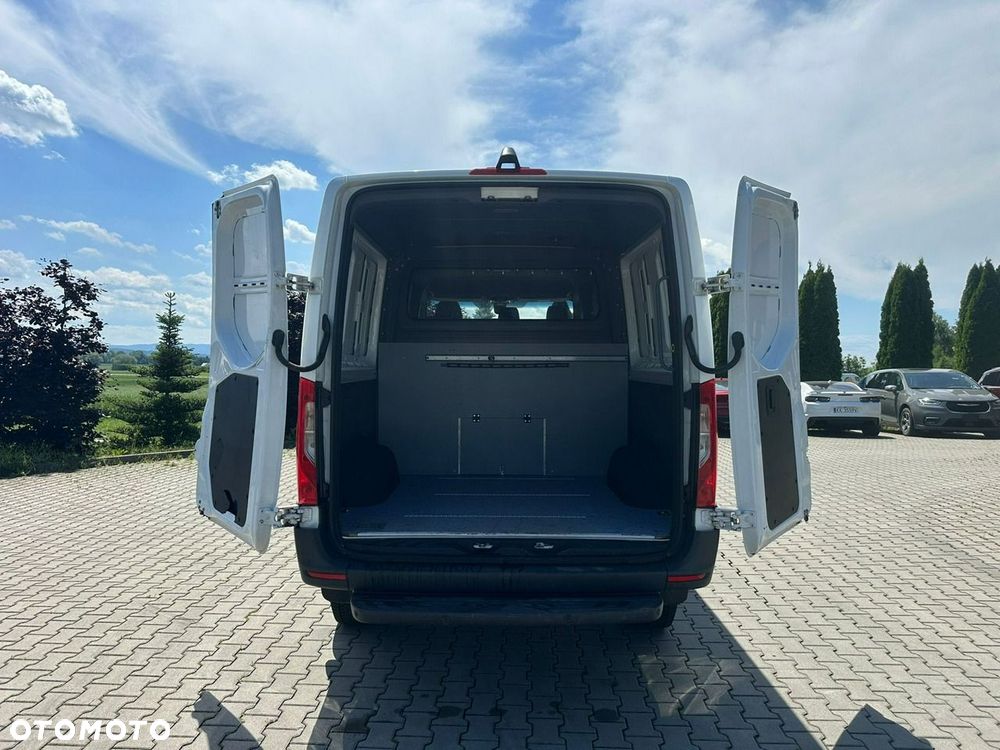 Mercedes-Benz Sprinter - 13