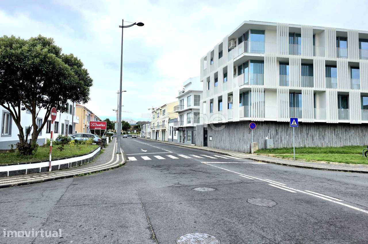 Apartamento T1 novo, para arrendamento - Ponta Delgada - Grande imagem: 3/15