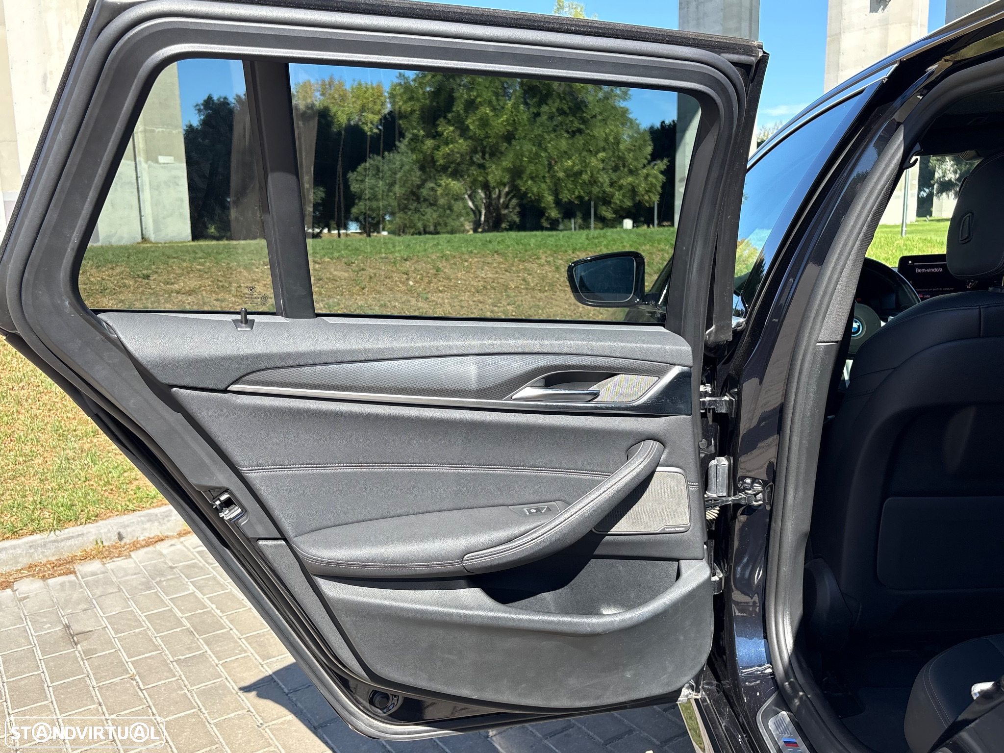 BMW 530 e Pack Desportivo M - 11